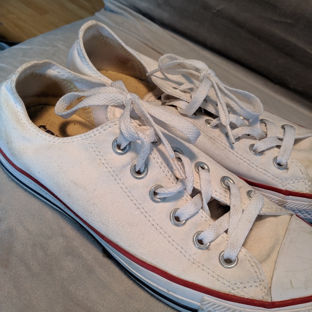 White Converse SZ 8